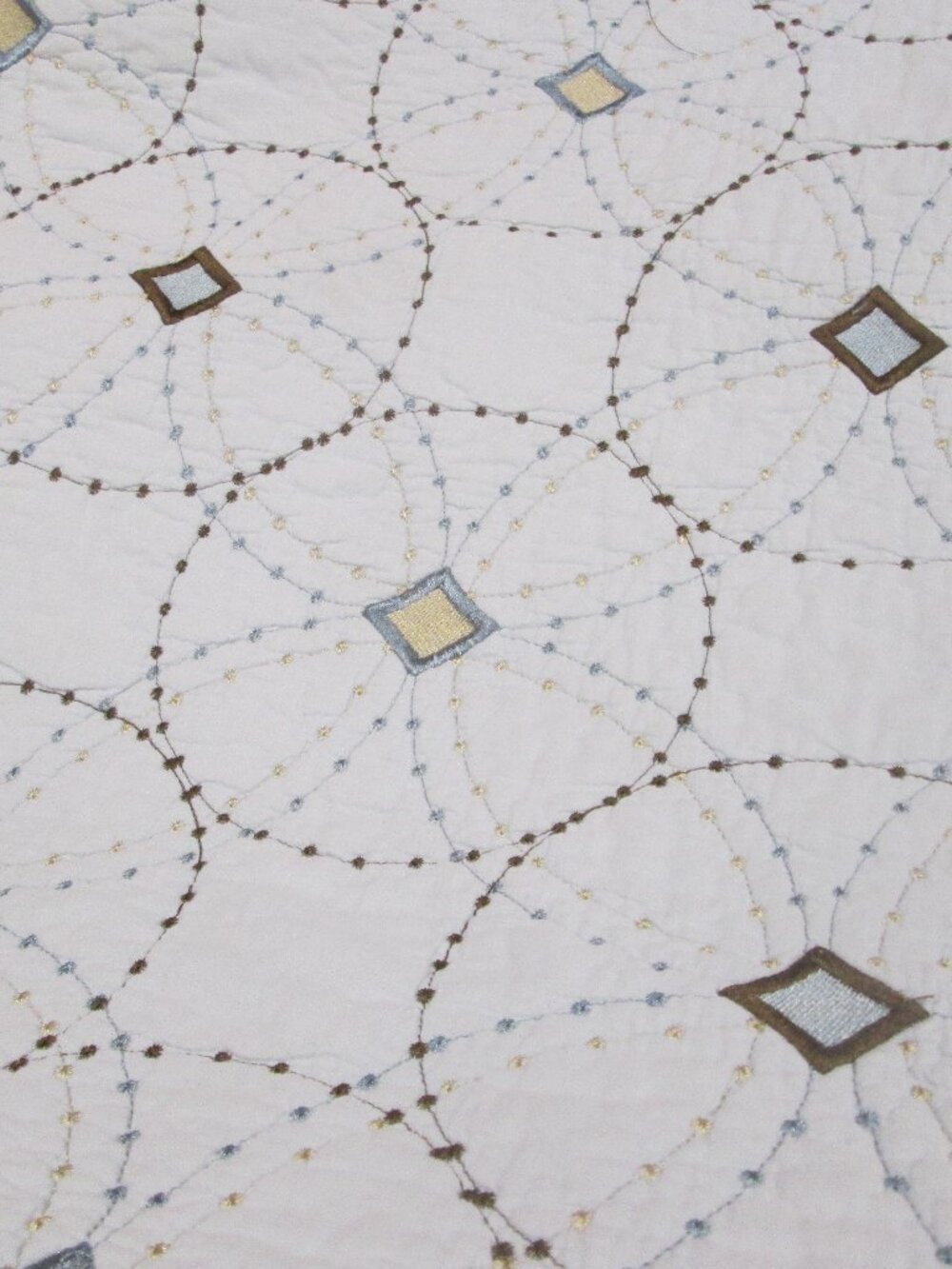 3 pc Home Classic quilt with Kaleidoscope pattern king sz 2 shams